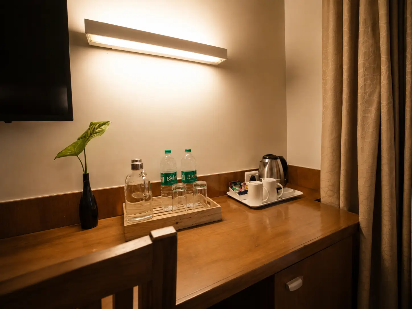 Deluxe Room  (Vineyard+Lake View) room image 3