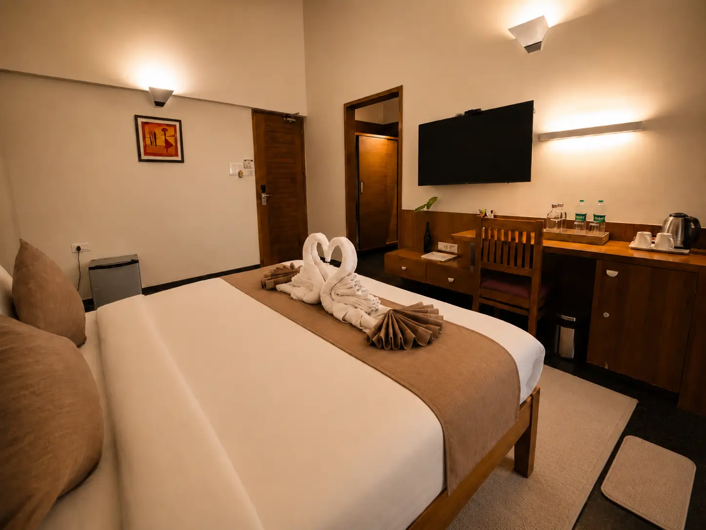 Deluxe Room  (Vineyard+Lake View) room image 2