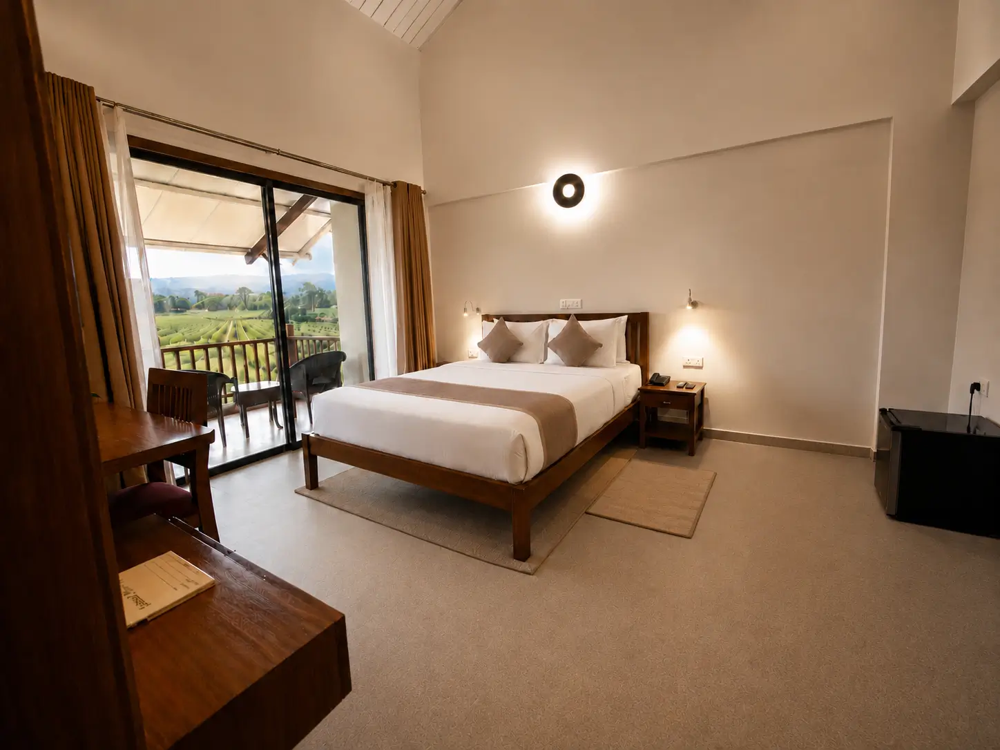Deluxe Room  (Vineyard+Lake View) room image 1