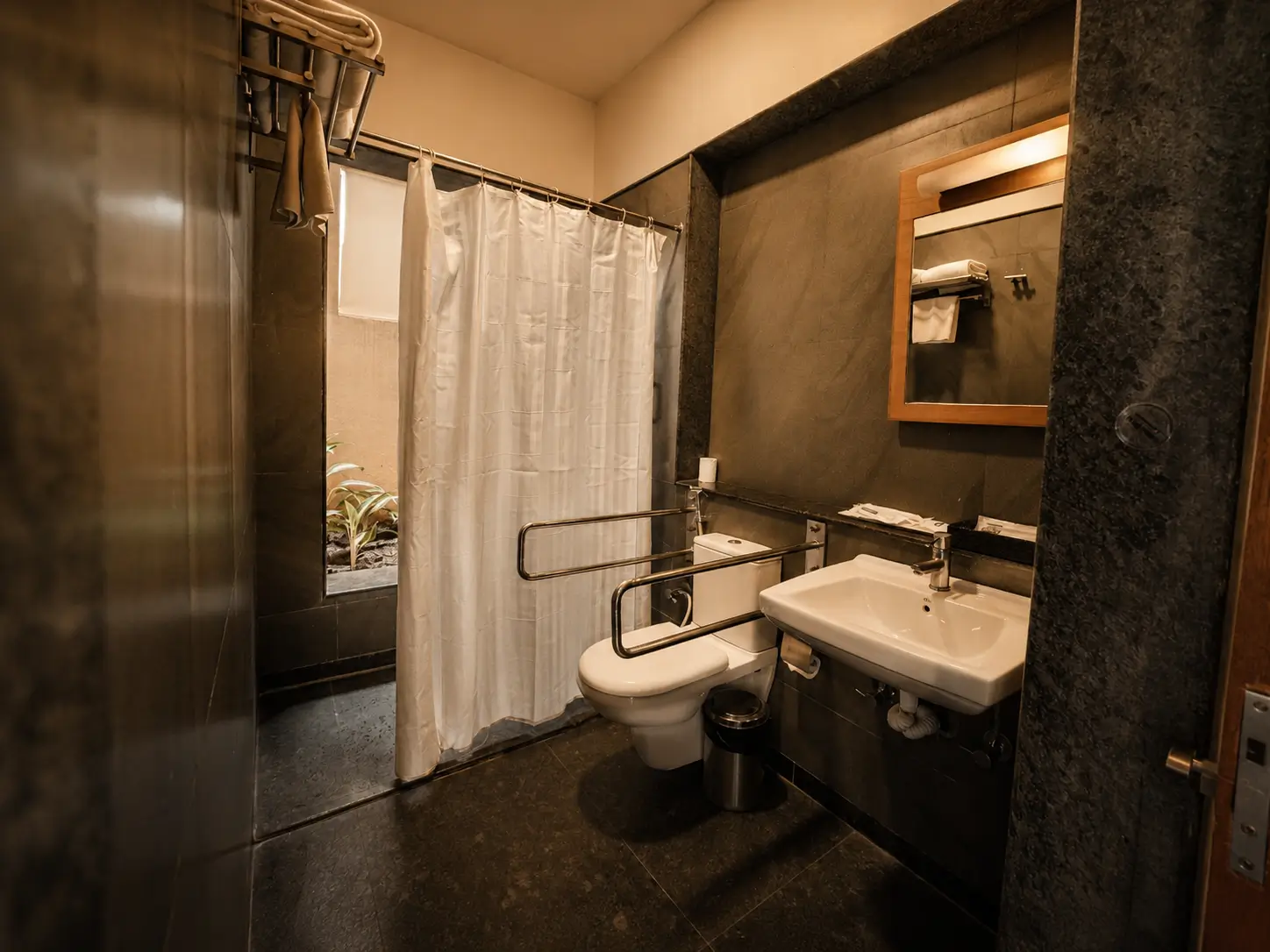 Executive  Room (Vineyard+Garden View) room image 4
