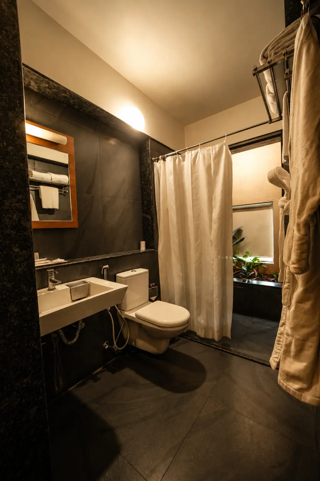 Deluxe Room (Pool View + Garden View) room image 4