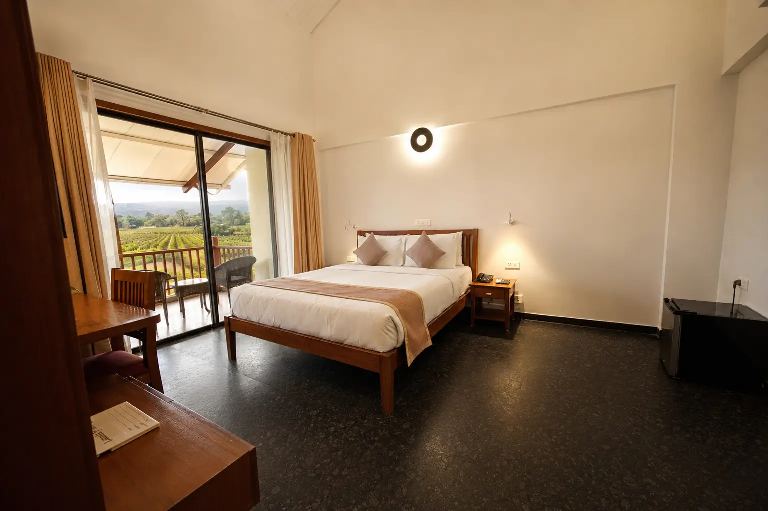 Deluxe Room (Pool View + Garden View) room image 1