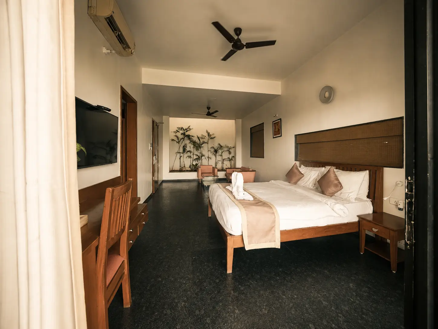 Executive (Garden+Pool) room image 1