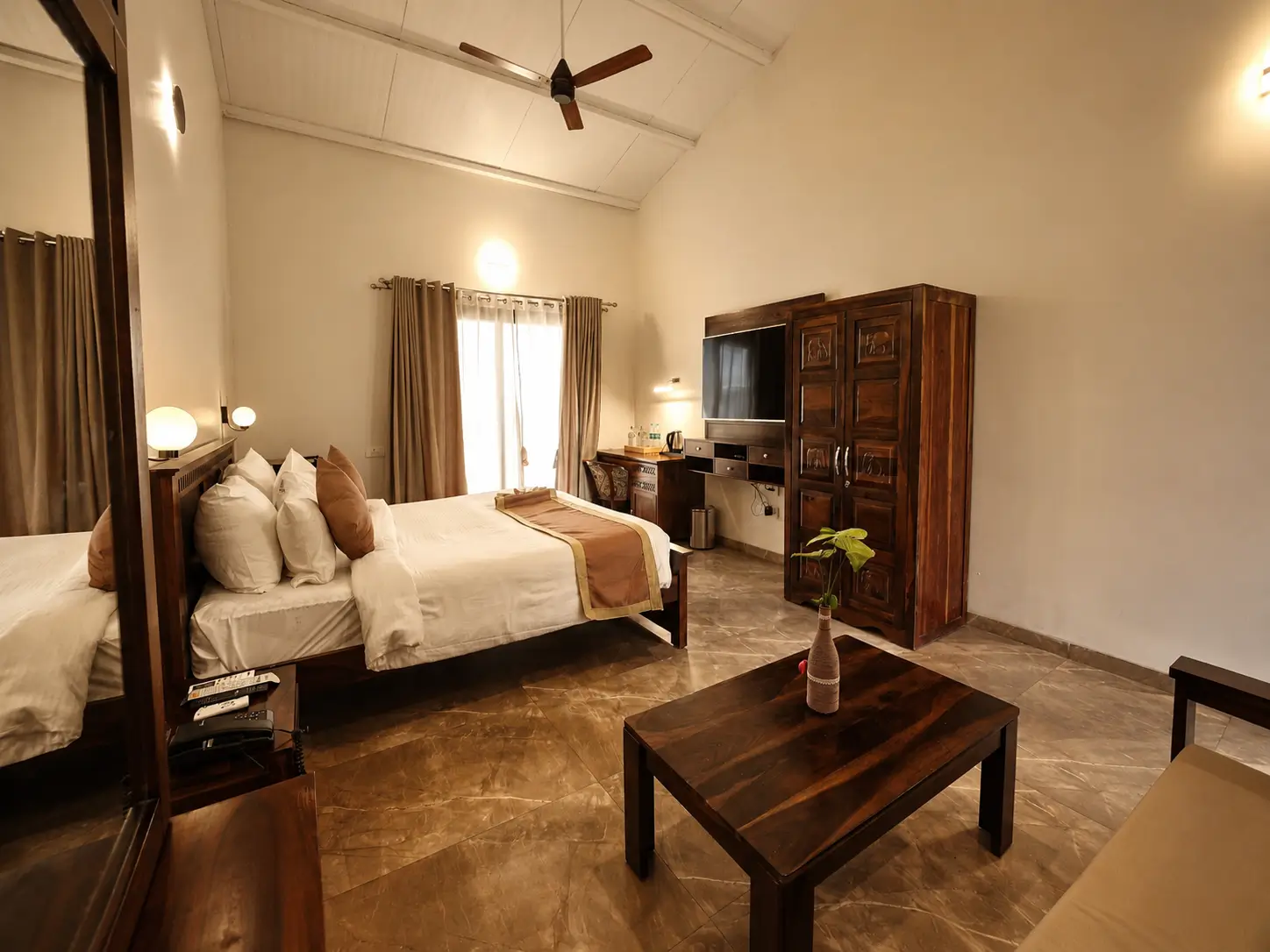 Cottage Room  (Vineyard + Lake view) room image 2