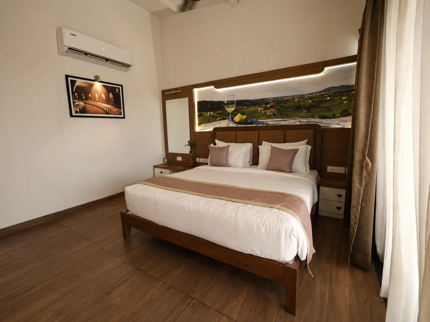 Superior Room room image 2